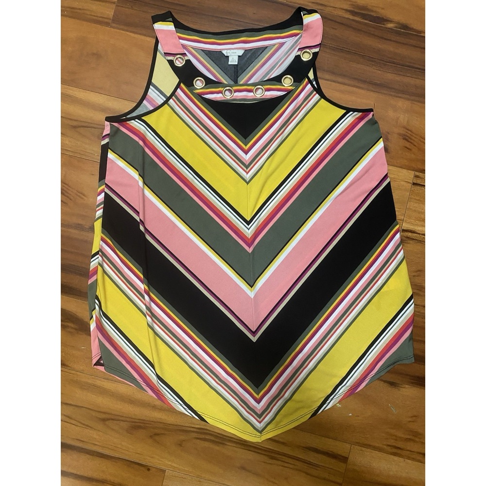 C Est 1946 Womens Sleeveless Top Metal Accent Bold Chevon Print Size L